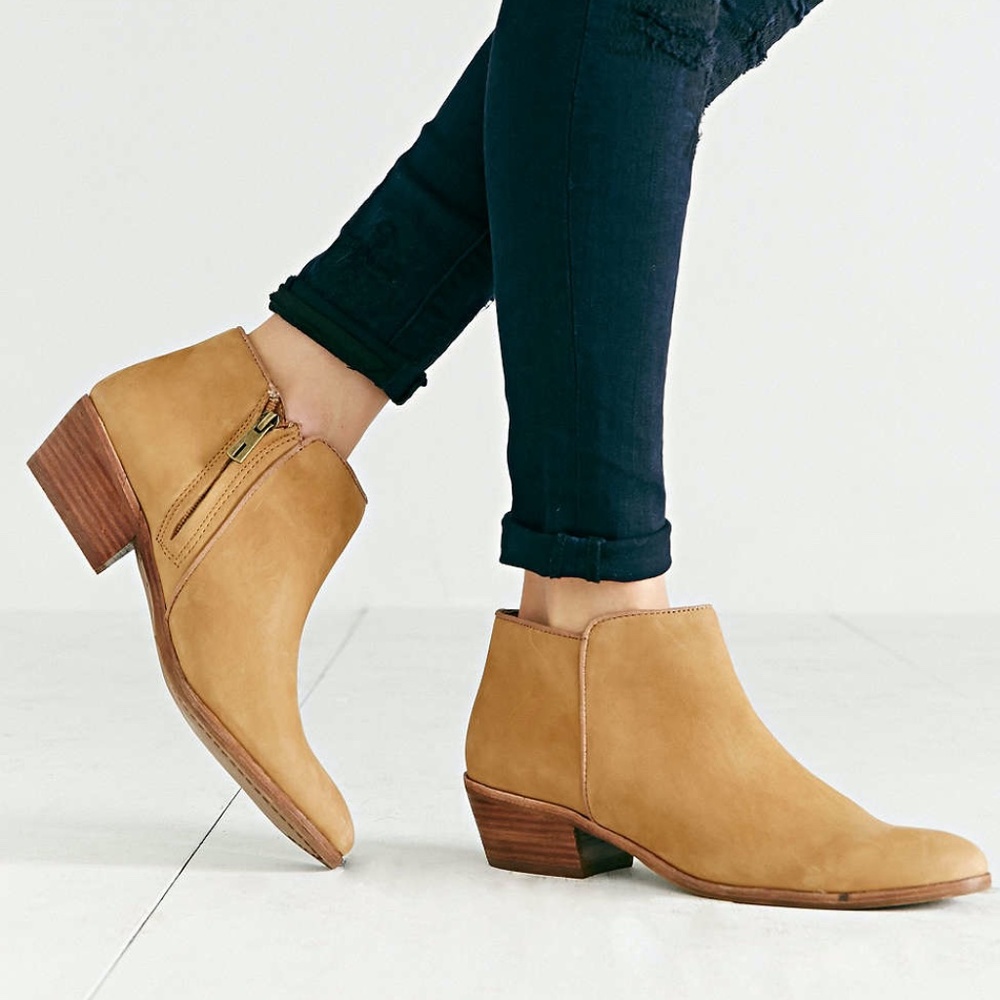 Brand new Sam Edelman Petty in Honey Suede, 7.5